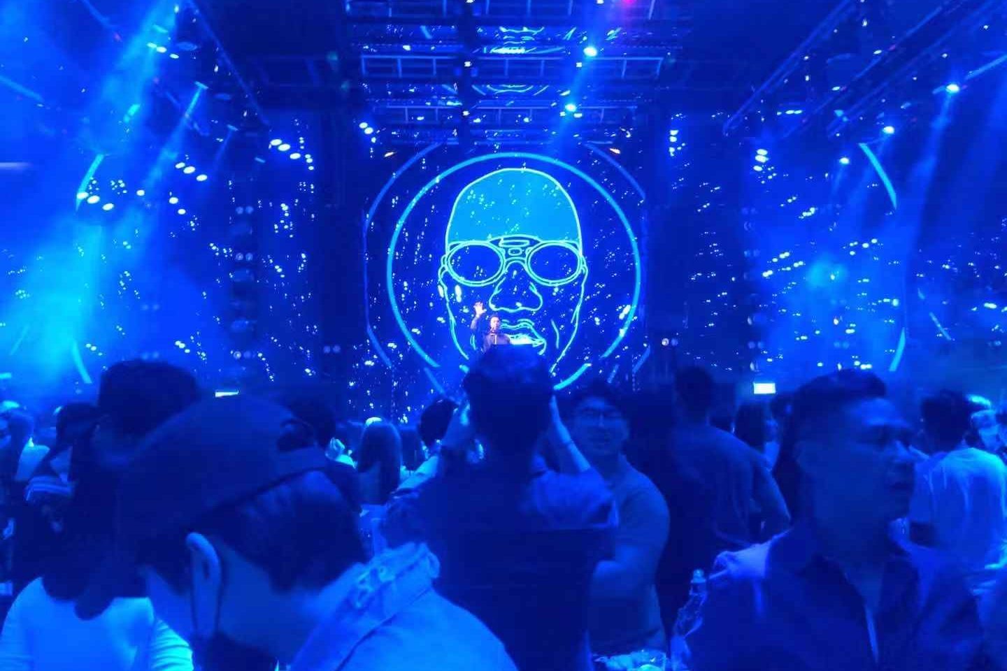 泰国红灯区喝酒的注意事项,如何防止被坑。 1 泰国红灯区喝酒
